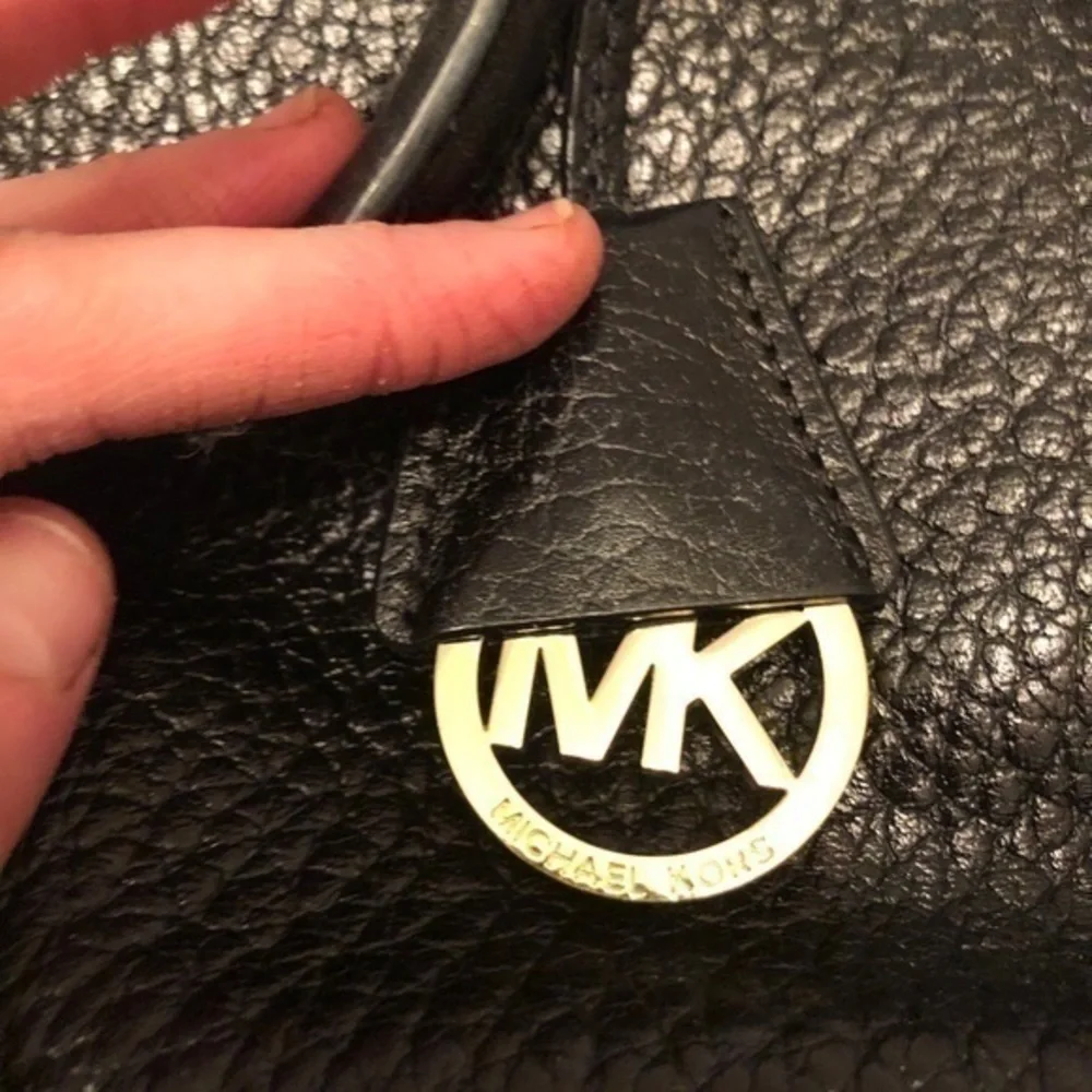 Michael kors black leather smythe turnlock bag